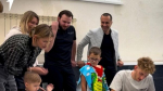 Шестилетний Тимур Соломатин встретился с брянским пловцом Ильей Бородиным