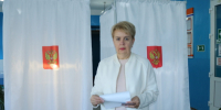 Глава Комаричского района приняла участие в голосовании на избирательном участке в поселке Комаричи - Газета Верный путь
