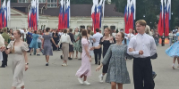 В Брянске у ДК БМЗ прошел арт-парад «Брянский край – немеркнущая слава!» - Газета Верный путь